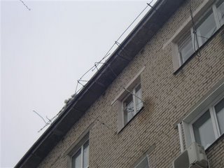 Фото: Тольяттинец чуть не погиб при работах на крыше — Портал «НеСлухи.рф» (nesluhi.info) 12647498_542677829246941_7650122318116542141_n