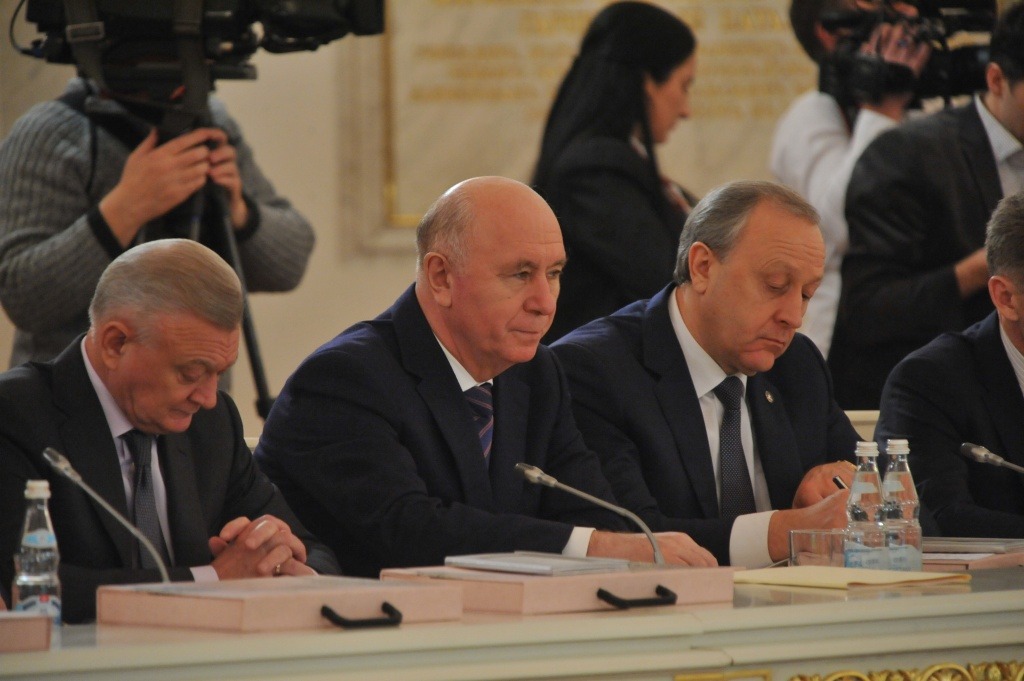 politika-gubernator-na-gossovete-bds_3660