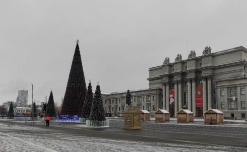 Фото: На площади Куйбышева завершается установка новогодних арт-объектов — Портал «НеСлухи.рф» (nesluhi.info) На площади Куйбышева завершается установка новогодних арт-объектов — Портал «НеСлухи.рф» (nesluhi.info)