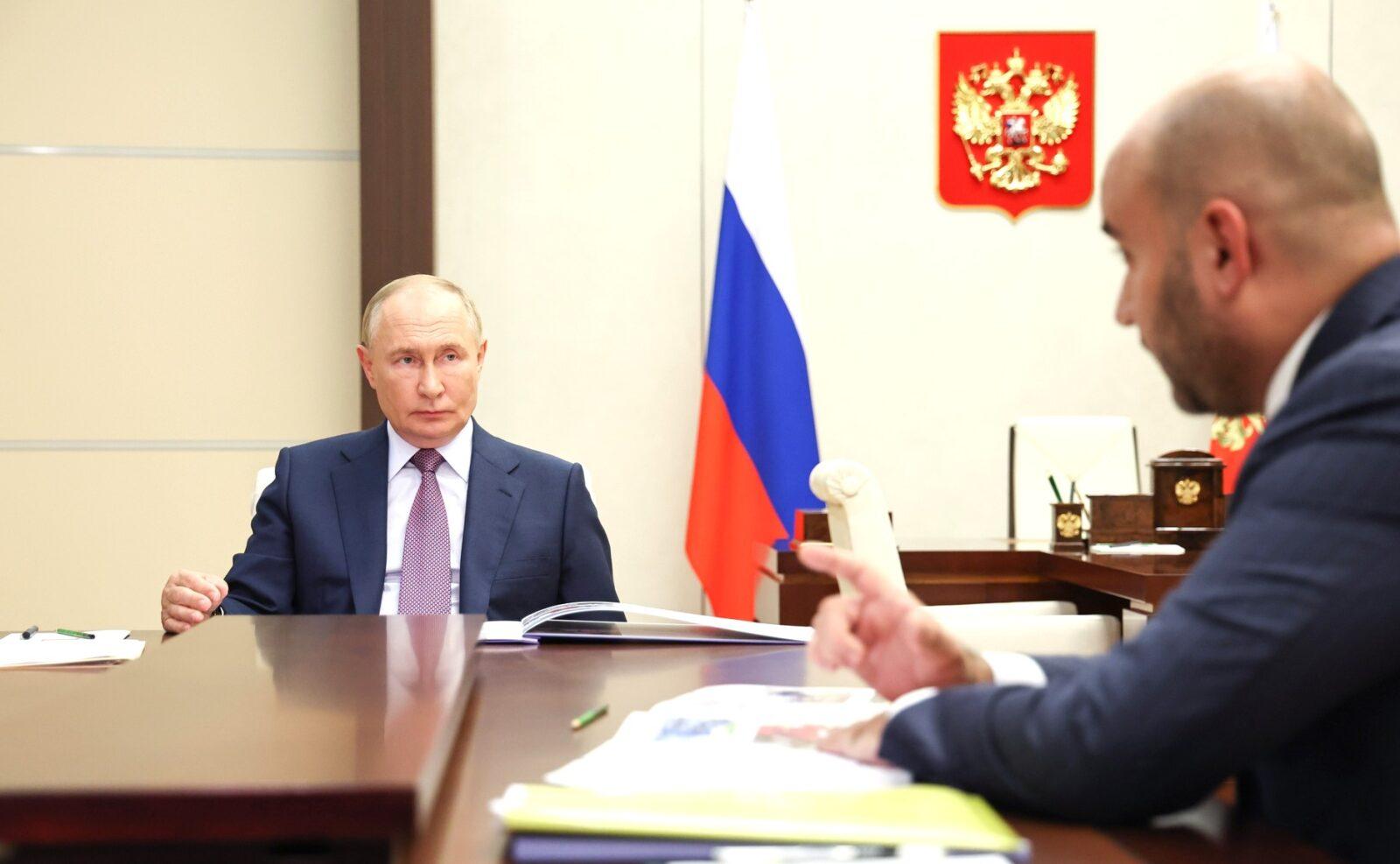 Фото: Владимир Путин встретился с главой Самарской области Вячеславом Федорищевым — Портал «НеСлухи.рф» (nesluhi.info) Владимир Путин встретился с главой Самарской области Вячеславом Федорищевым — Портал «НеСлухи.рф» (nesluhi.info)
