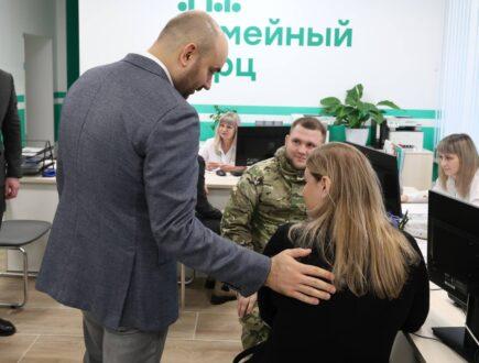 Фото: В Самаре по поручению Вячеслава Федорищева открыт центр помощи участникам СВО и их скамьям «Сердце война» — Портал «НеСлухи.рф» (nesluhi.info) В Самаре по поручению Вячеслава Федорищева открыт центр помощи участникам СВО и их скамьям «Сердце война» — Портал «НеСлухи.рф» (nesluhi.info)