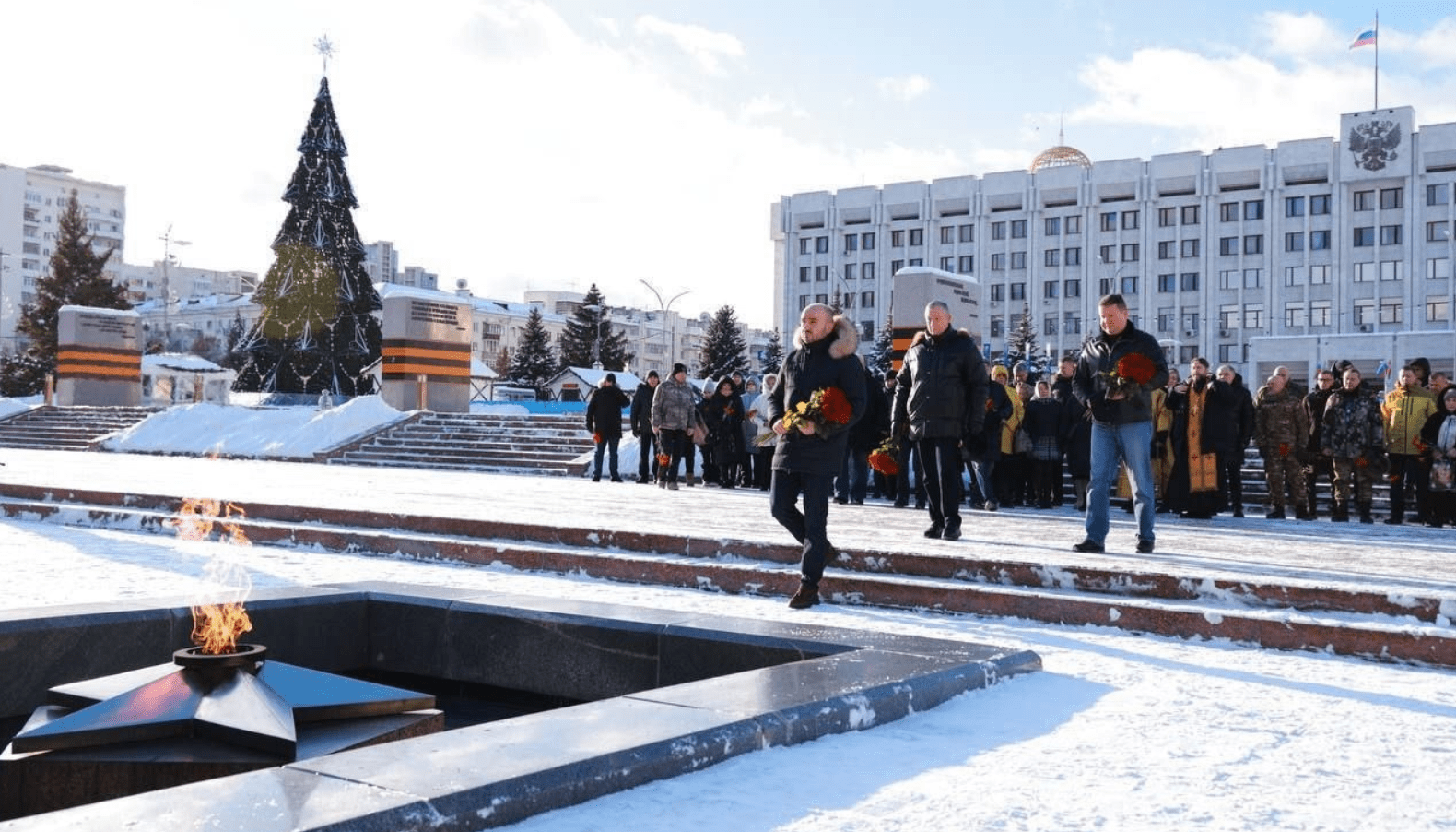 Фото: Вячеслав Федорищев почтил память погибших в Макеевке участников СВО — Портал «НеСлухи.рф» (nesluhi.info) Вячеслав Федорищев почтил память погибших в Макеевке участников СВО — Портал «НеСлухи.рф» (nesluhi.info)