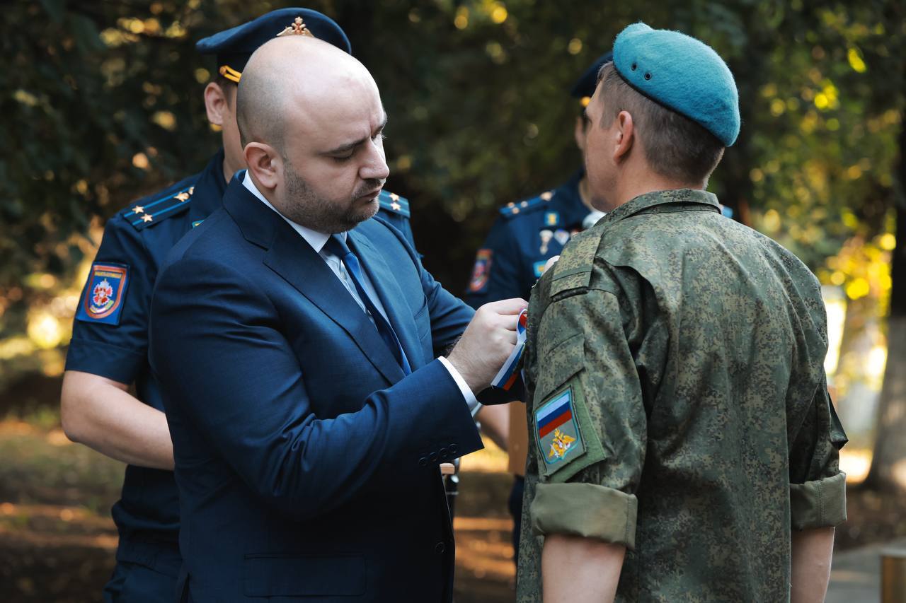 Самарский губернатор Вячеслав Федорищев наградил спецназовцев в День флага РФ — Портал «НеСлухи.рф» (nesluhi.info)