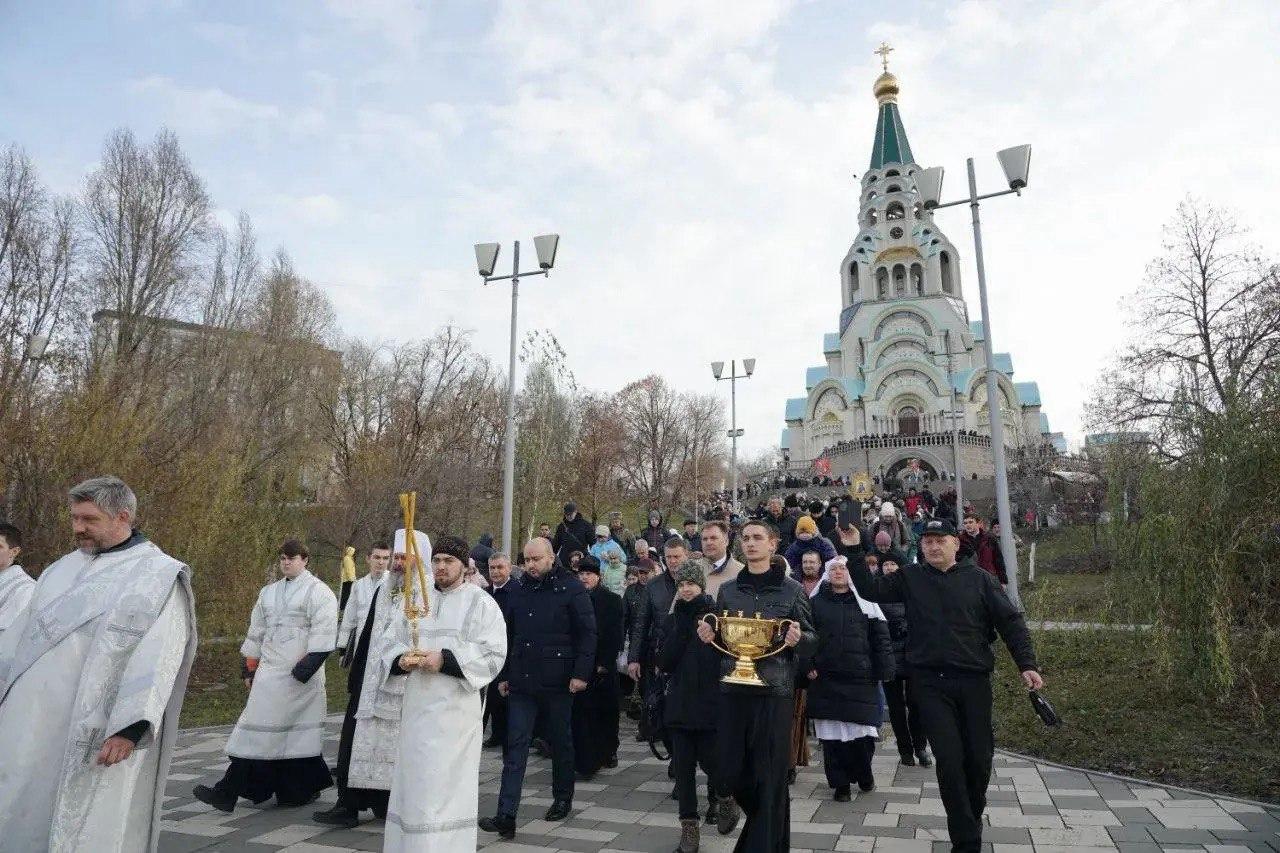 Губернатор Вячеслав Федорищев принял участие в крестном ходе в Самаре — Портал «НеСлухи.рф» (nesluhi.info)