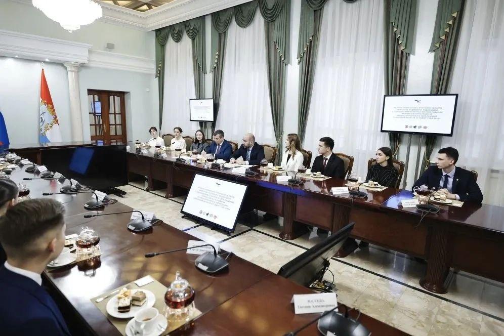 Фото: Вячеслав Федорищев встретился с победителями конкурса «Студент года» в Самарской области — Портал «НеСлухи.рф» (nesluhi.info) Вячеслав Федорищев встретился с победителями конкурса «Студент года» в Самарской области — Портал «НеСлухи.рф» (nesluhi.info)