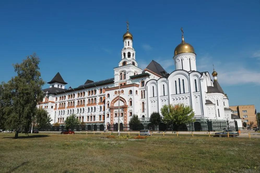Фото: В Тольятти благоустроят сквер около Поволжской Академии Святителя Алексия — Портал «НеСлухи.рф» (nesluhi.info) В Тольятти благоустроят сквер около Поволжской Академии Святителя Алексия — Портал «НеСлухи.рф» (nesluhi.info)