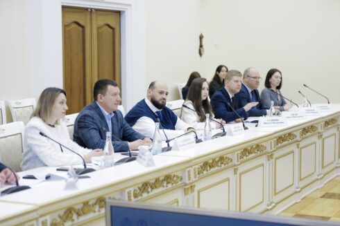 Вячеславу Федорищеву представили проект по внедрению ИИ в госуправление — Портал «НеСлухи.рф» (nesluhi.info)