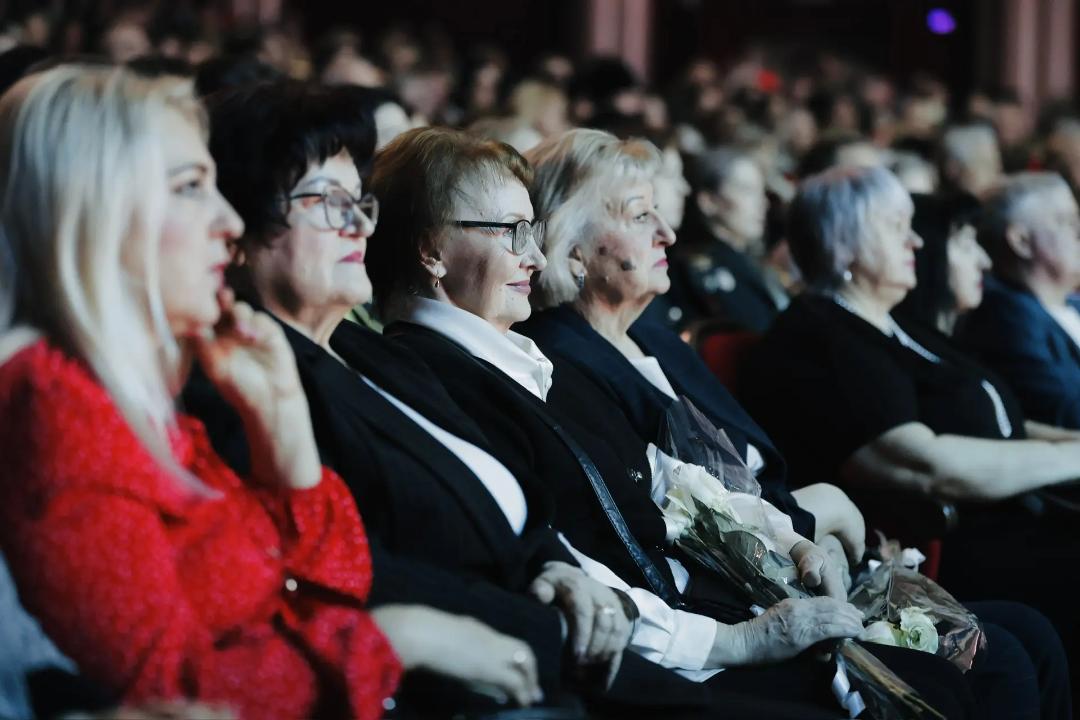 Фото: В Самаре Вячеслав Федорищев вручил госнаграды выдающимся женщинам региона — Портал «НеСлухи.рф» (nesluhi.info) В Самаре Вячеслав Федорищев вручил госнаграды выдающимся женщинам региона — Портал «НеСлухи.рф» (nesluhi.info)