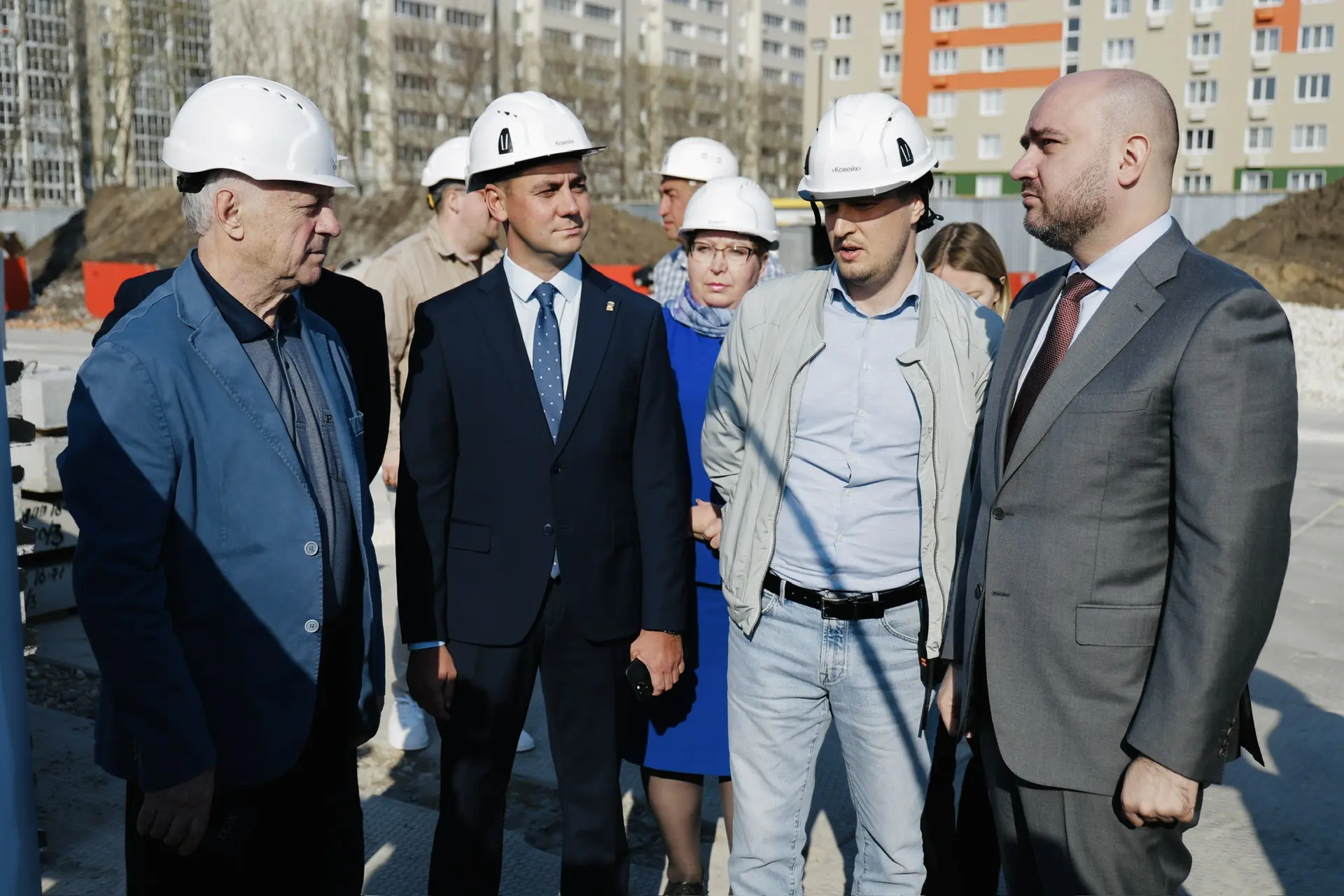 Фото: Вячеслав Федорищев оценил ход строительства детского сада в микрорайоне «Калина» в Тольятти — Портал «НеСлухи.рф» (nesluhi.info) Вячеслав Федорищев оценил ход строительства детского сада в микрорайоне «Калина» в Тольятти — Портал «НеСлухи.рф» (nesluhi.info)