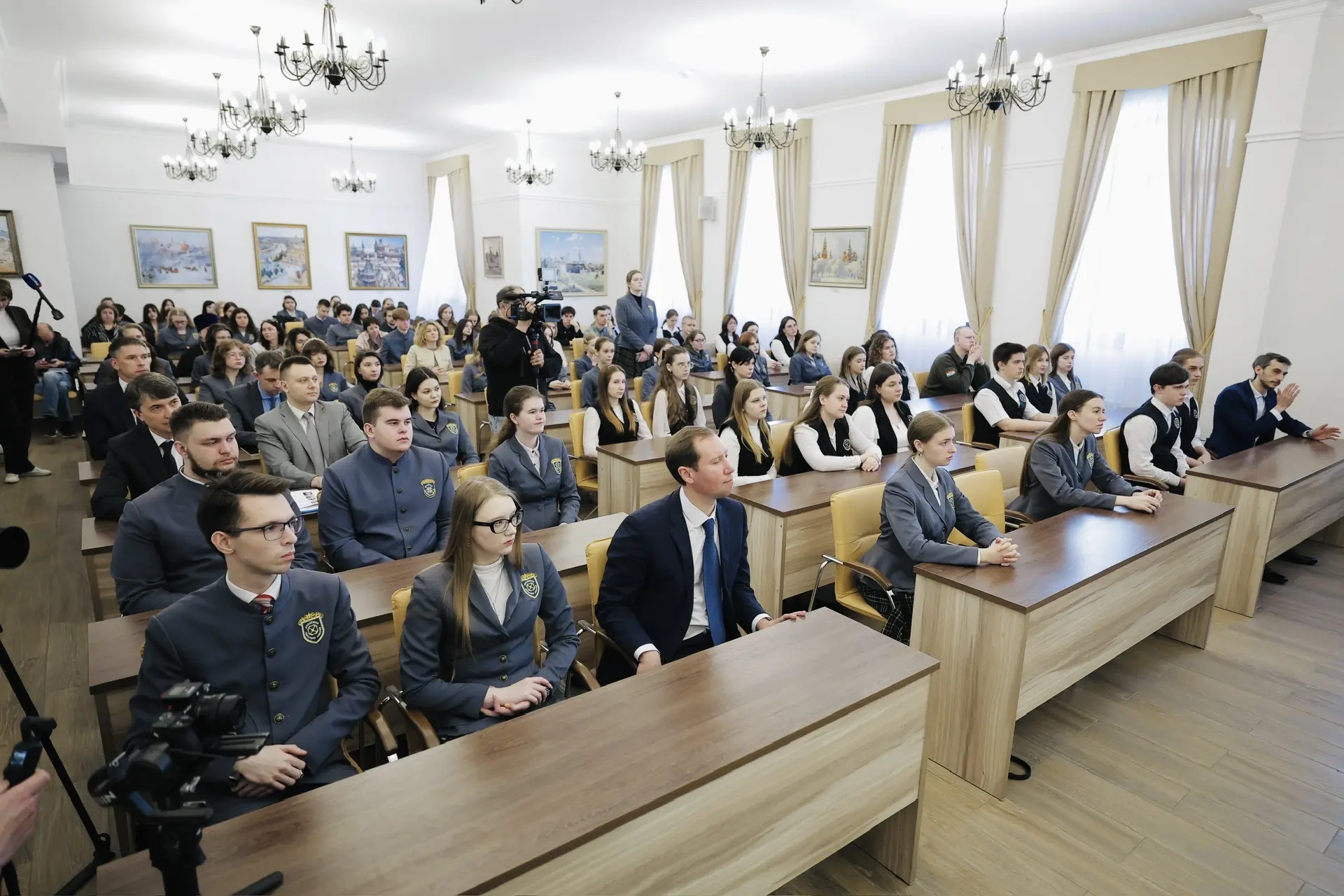 Фото: Вячеслав Федорищев встретился со студентами Поволжской академии Святителя Алексия — Портал «НеСлухи.рф» (nesluhi.info) Вячеслав Федорищев встретился со студентами Поволжской академии Святителя Алексия — Портал «НеСлухи.рф» (nesluhi.info)