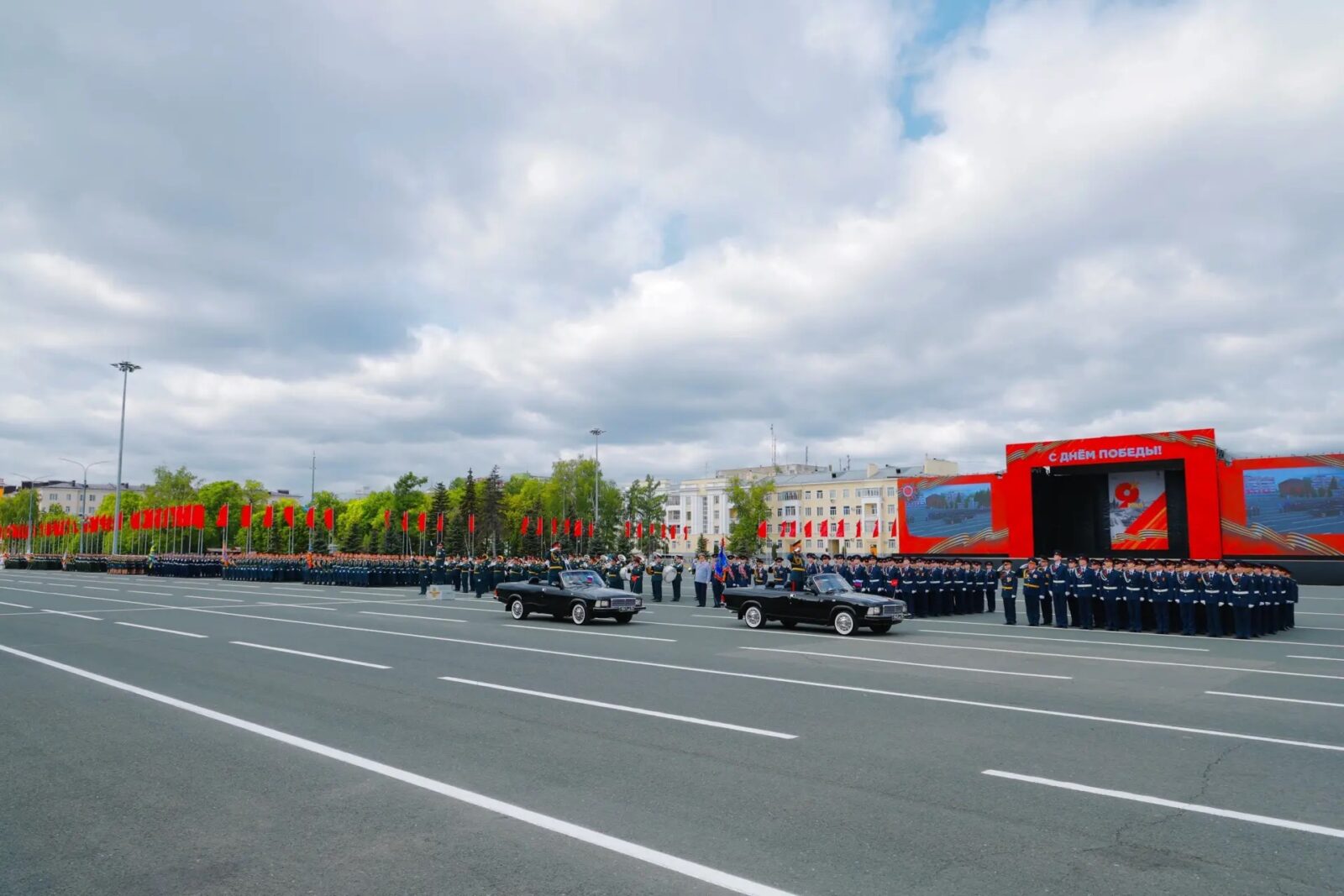 Фото: Вячеслав Федорищев поприветствовал ветеранов и участников СВО на Параде Победы — Портал «НеСлухи.рф» (nesluhi.info) Вячеслав Федорищев поприветствовал ветеранов и участников СВО на Параде Победы — Портал «НеСлухи.рф» (nesluhi.info)