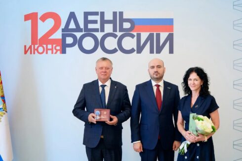 Фото: Вячеслав Федорищев вручил госнаграды ко Дню России — Портал «НеСлухи.рф» (nesluhi.info) Вячеслав Федорищев вручил госнаграды ко Дню России — Портал «НеСлухи.рф» (nesluhi.info)