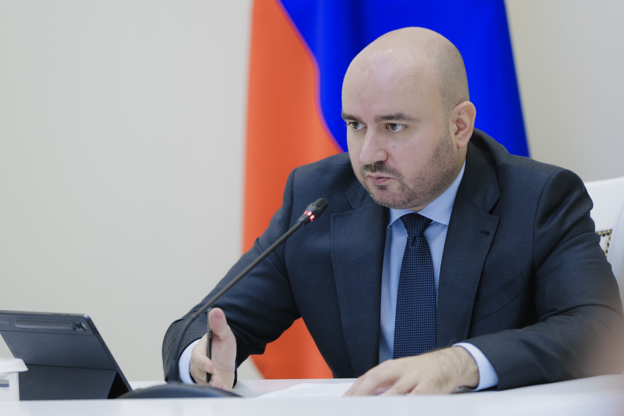 Фото: Вячеслав Федорищев поручил разработать дополнительные меры по контролю цен на АЗС — Портал «НеСлухи.рф» (nesluhi.info) Вячеслав Федорищев поручил разработать дополнительные меры по контролю цен на АЗС — Портал «НеСлухи.рф» (nesluhi.info)